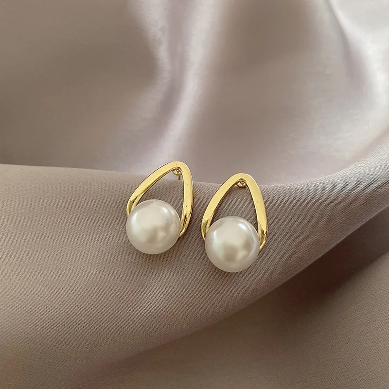 Small Imitation Pearl Stud Earrings for Women Trendy Golden Color Hollow Out Metal Water Droplet Earrings Simple Jewelry Gift