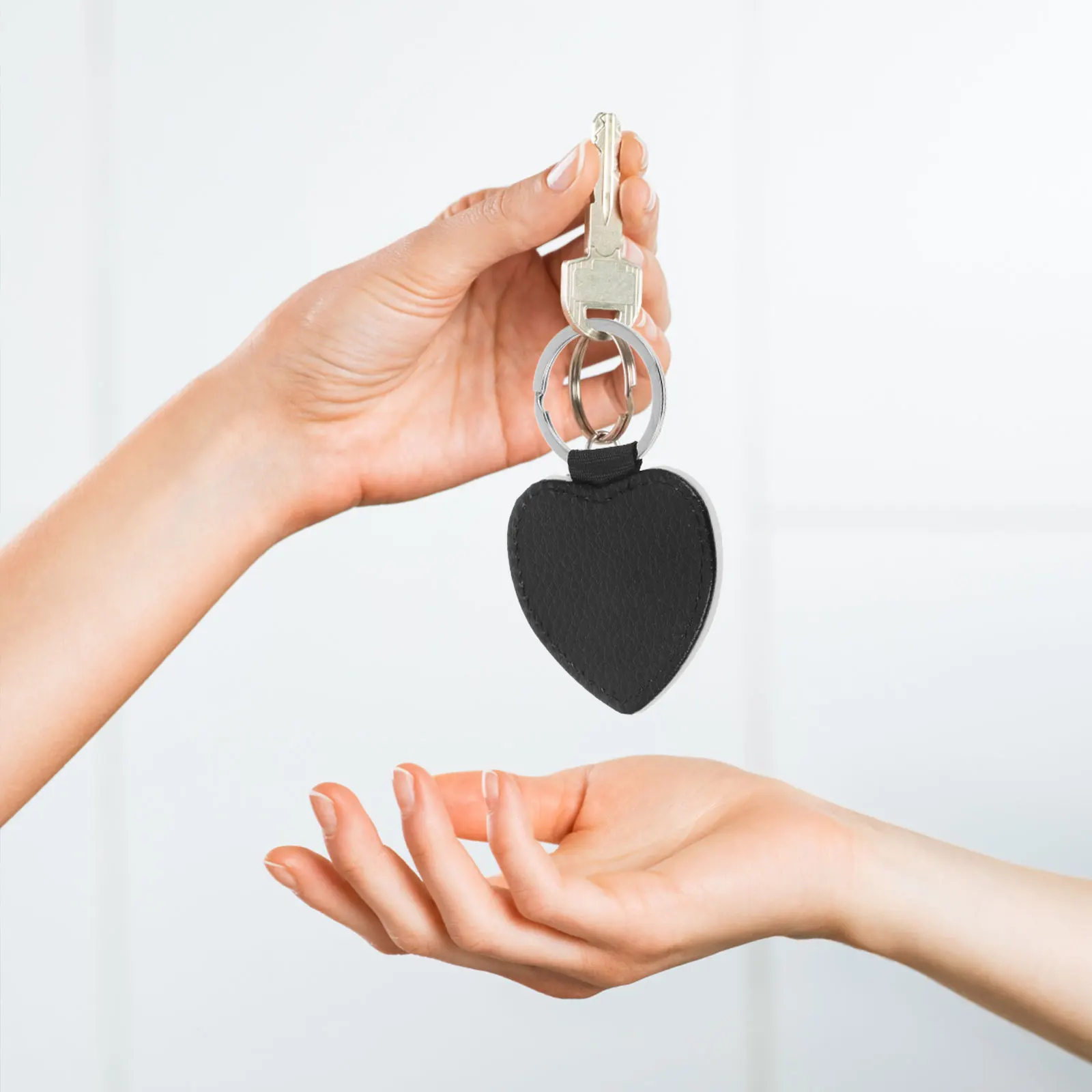 

Брелок с узором личи, сумка в форме сердца, аксессуары, черный полиуретан, сублимационные брелки своими руками