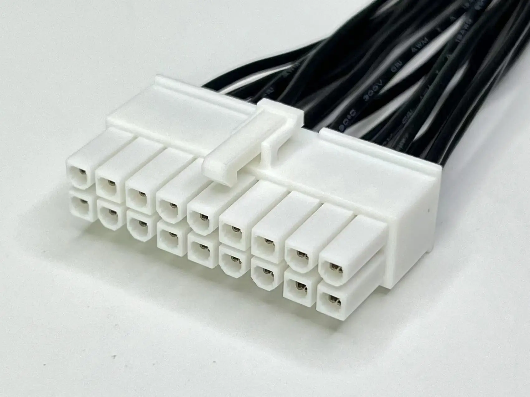 39012185 Wire harness, MOLEX MINI FIT 4.2mm Pitch OTS Cable, 39-01-2185, 18P, 5557-18R-210 With Leads, Off the Shelf