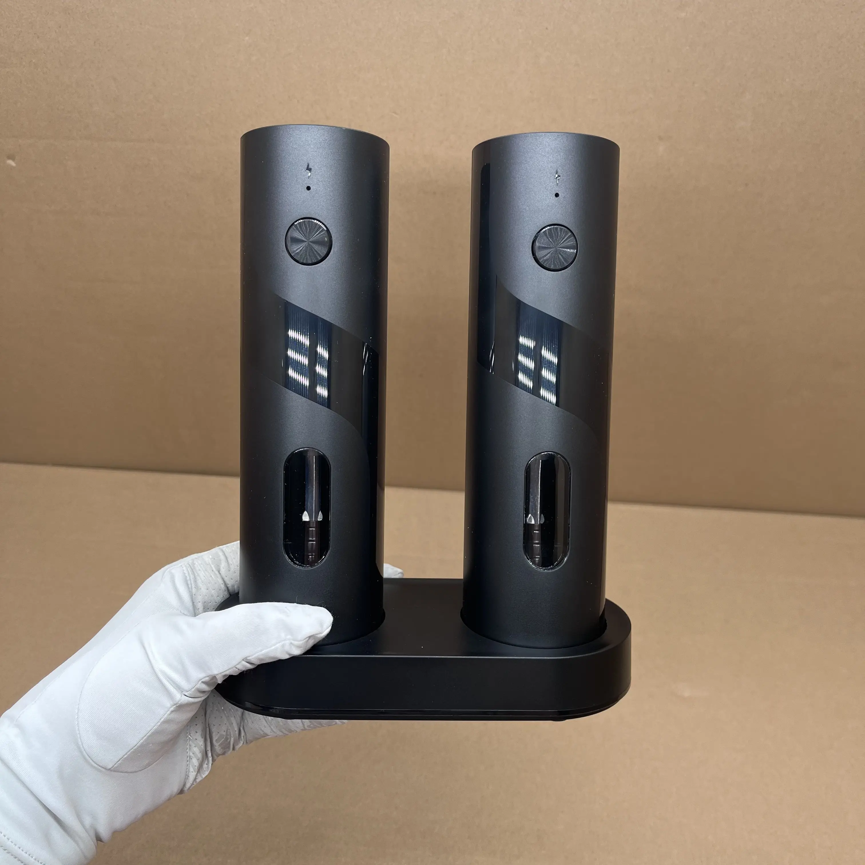 

Black Button-Control Electric Pepper Mill Electric Grinder Set With Rechargeable Charging Base