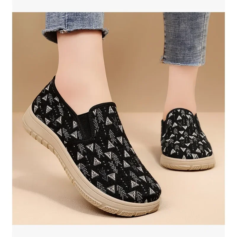 

Women's Spring New Single Shoes Breathable Mom Shoes Flat Bottom Soft Bottom Non Stinky Foot Casual Cloth Shoes Women
