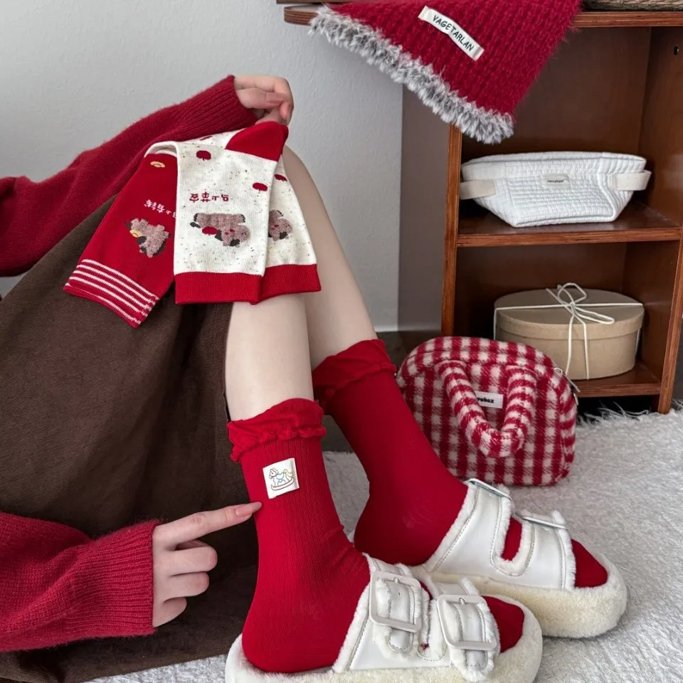 جوارب 2025 25 عامًا من الحظ السعيد في العام الجديد، نسائي من القطن الممشط الأحمر اللطيف برسوم كرتونية سنة الحصان