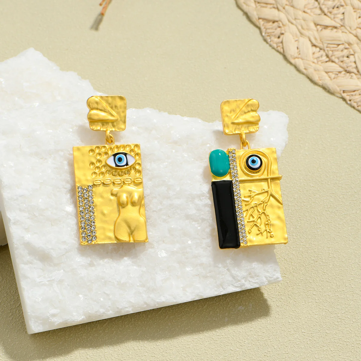 A Pair of Retro Devil's Eye Embossed Branch Body Square Earrings Asymmetrical Unique Personalized Diamond Earrings