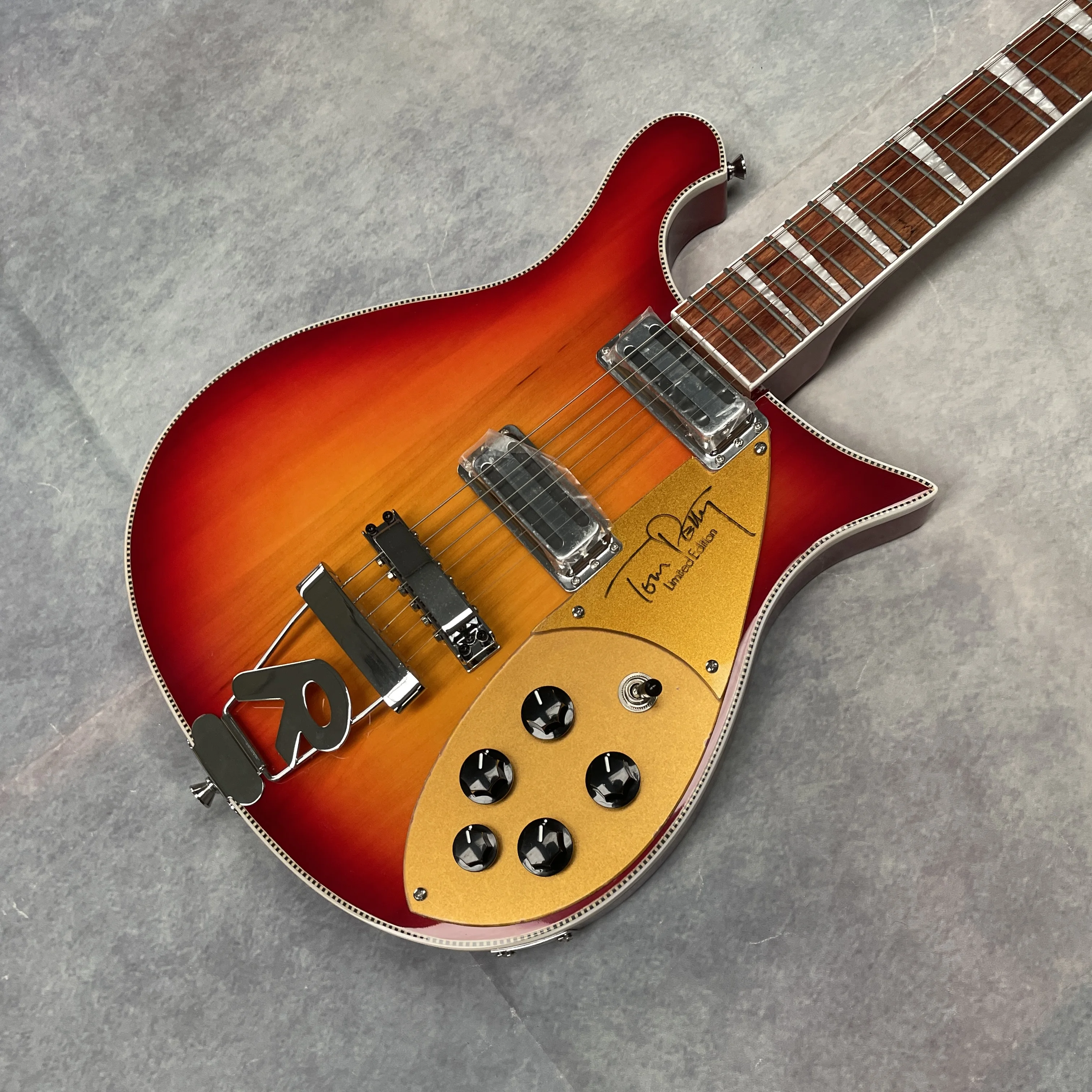 6-string electricguitar,serrated edge binding,black control knobs,rosewood fingerboard guitars,compact and easy-to-play guitarra