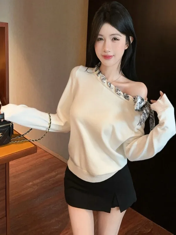 

Korean Style Sexy Strapless Long Sleeve T-Shirt Shoulder Bared Diagonal Collar Knitted Sweater for Women Autumn Winter Leisur...