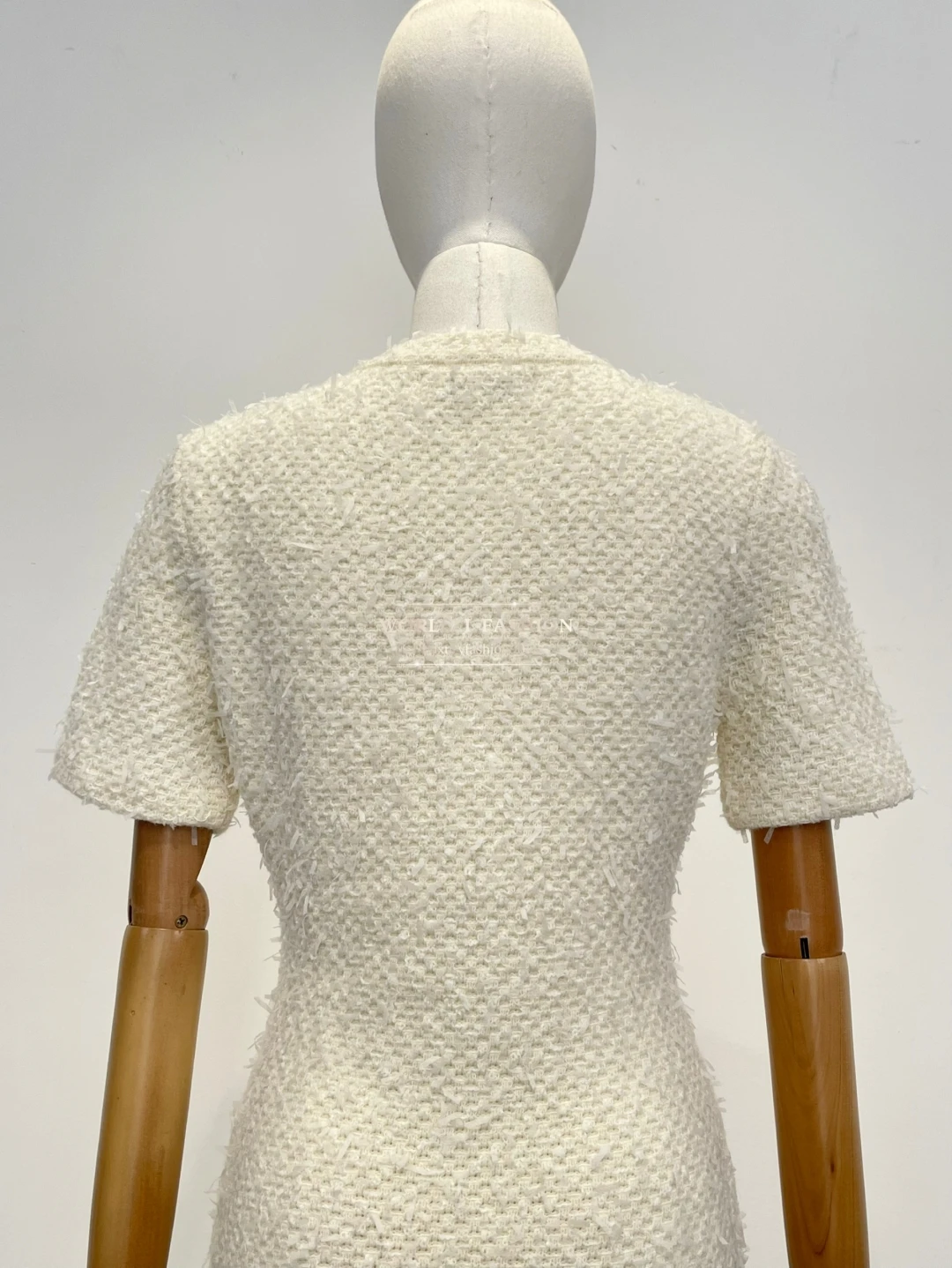 2025 Novo mini vestido branco elegante de manga curta com diamantes para mulheres