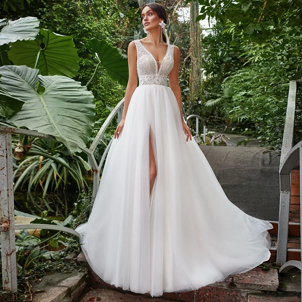 Bohemia Tulle Wedding Dress 2022 Elegant V-Neck Sleeveless Lace Sweep Train A Line Beach Bridal Gowns with Slit