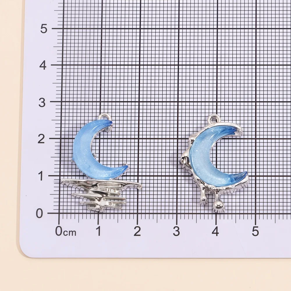 10Pcs Silver Color Fashion Acrylic Crystal Moon Pendant for Creative Jewelry Making Necklace Keychain DIY Accessories Crafts Gif