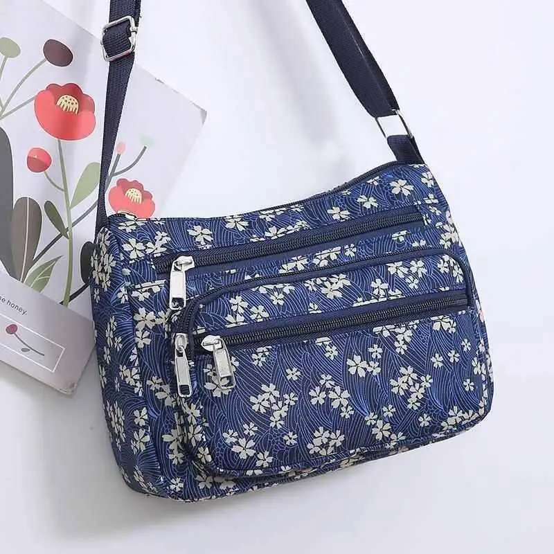 Korean Style Canvas Shoulder Bag Casual Oxford Cloth Mobile Phone Bag Lightweight Large Capacity Crossbody Bag for Women view 3