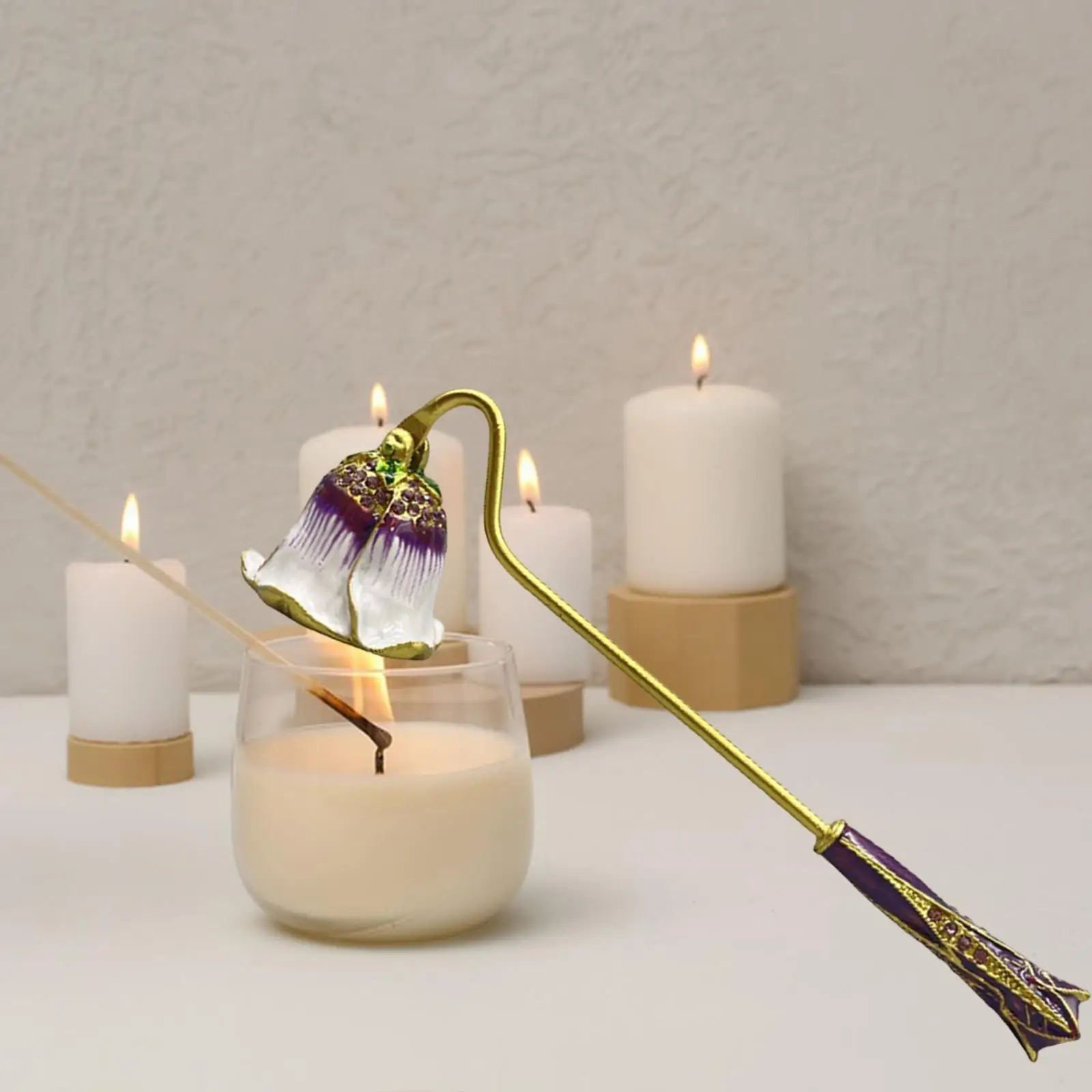 Vintage Candle Snuffer Engraved Flower Pattern Metal Extinguishing Tool for Candlestick Candle Holders