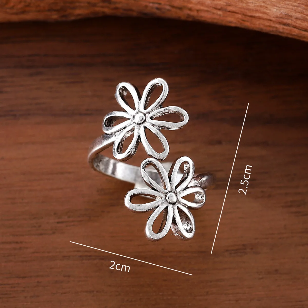 DIY accessories Cross-border European and American new retro and old double flower hollow ring, niche cold wind sweet and cool a