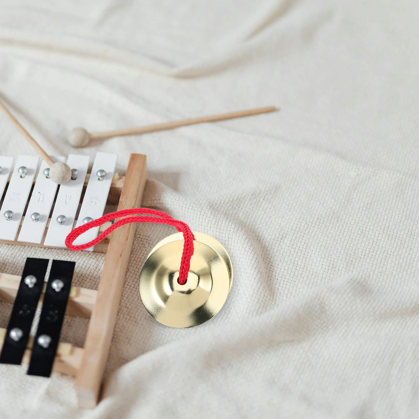 Kleine helle Metallbecken für Kinder, Musikinstrument, pädagogischer Rhythmus, Musikausdruck, Kindergarten, interaktives Spiel, sicher