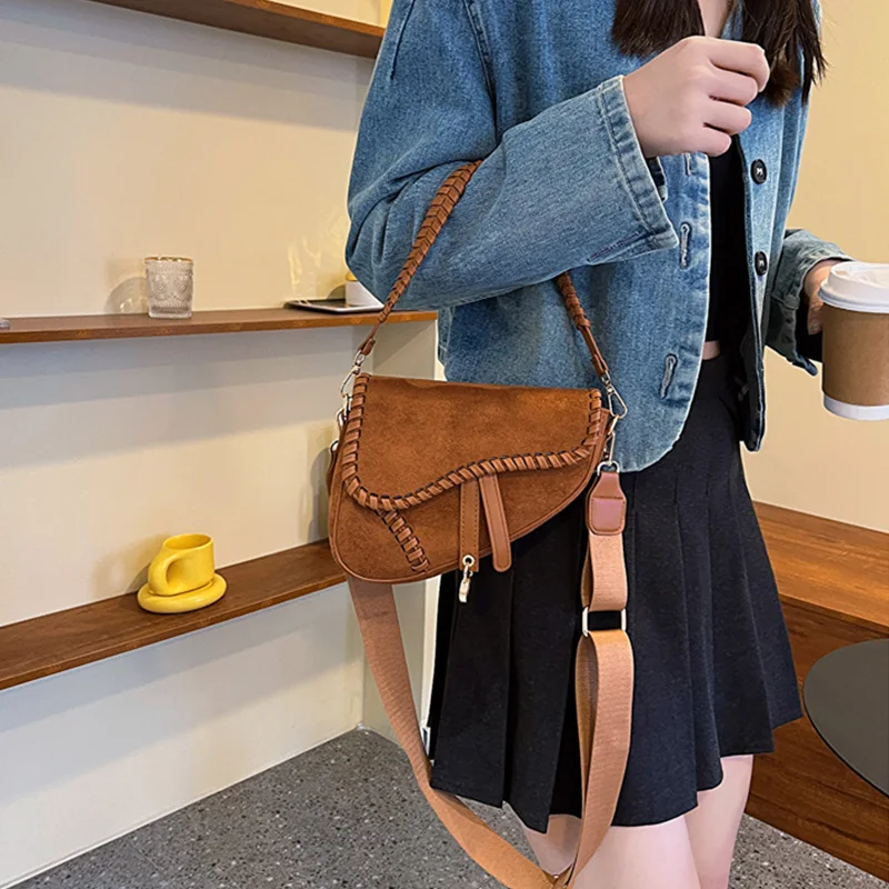 Retro Solid Color Saddle Bag Sweet Cool Woven Crossbody Bags Trendy Shoulder Bag for Women handbag PU Leather Bucket Brown Black