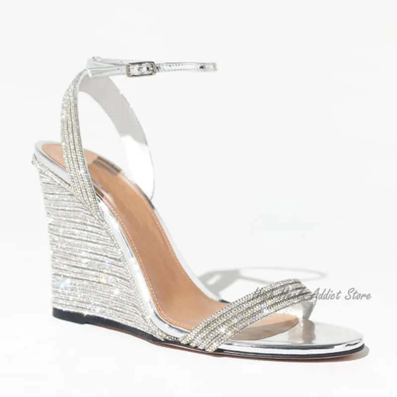 

Sliver Crystal Wegde Sandals Gold Metallic Leather Bling Straps High Heels Women Luxury Designer 2023 Summer Elegant Shoes