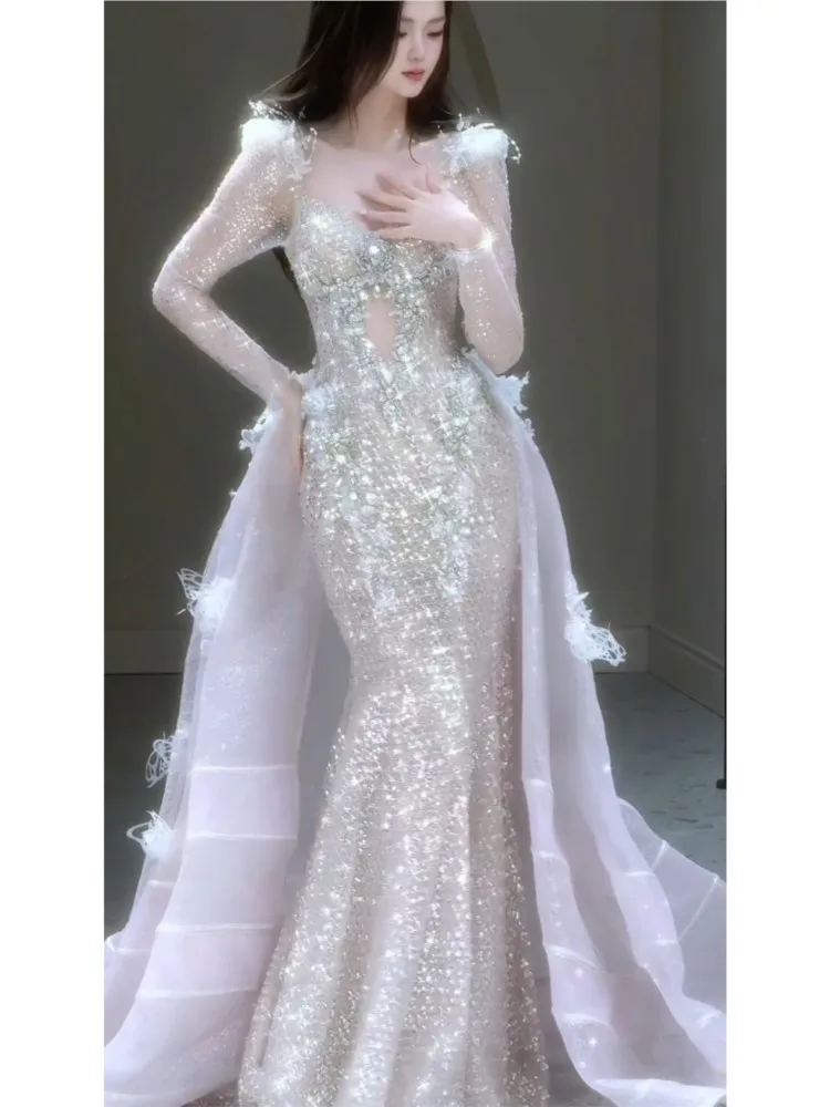 

A new high-end banquet dress with light and luxurious fishtail heavy beaded design