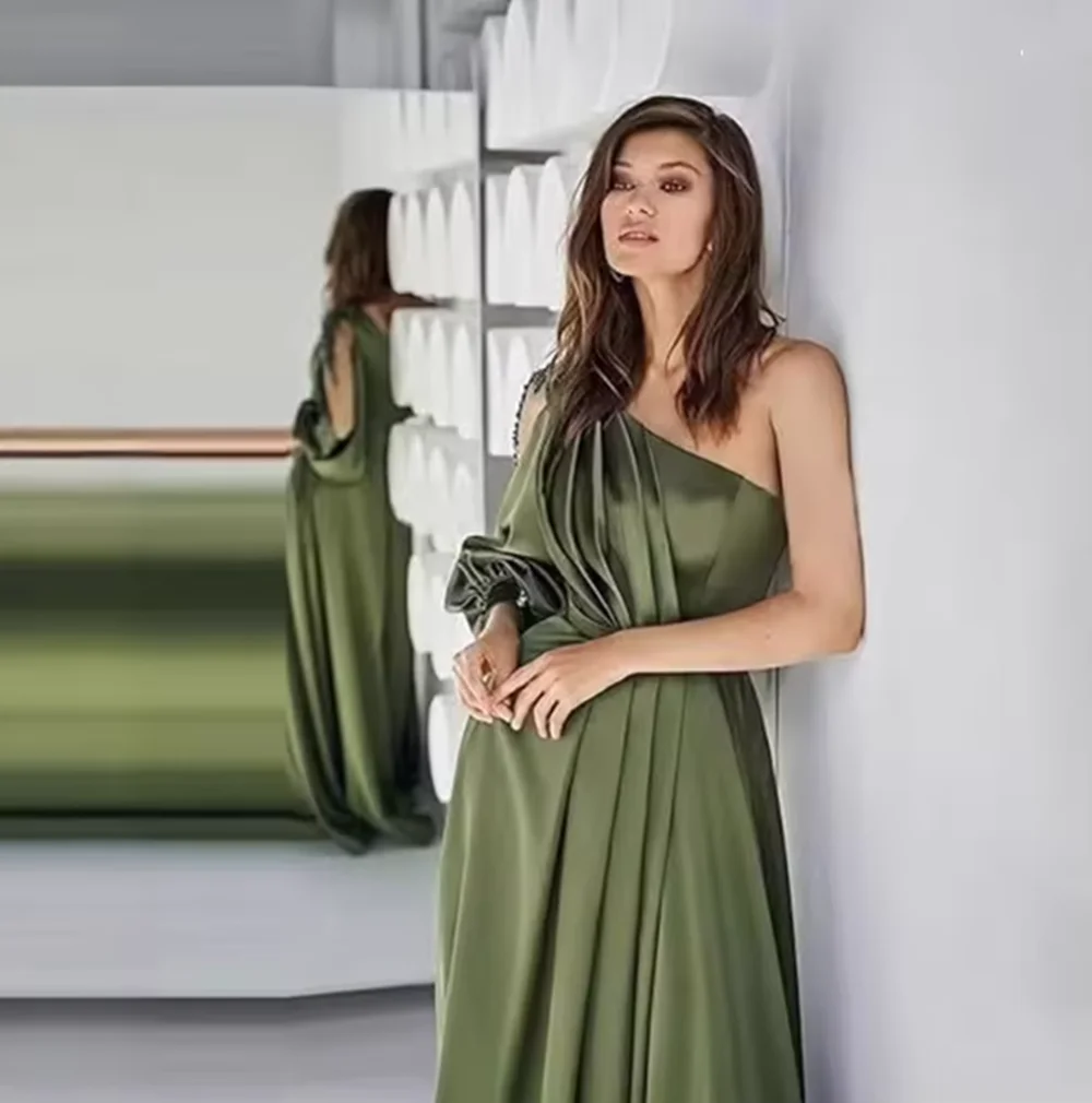 ชุดราตรีหรูหราแบบสั่งตัดสำหรับผู้หญิง ชุดเดรสออกงานแขนยาวแบบไหล่เดียว ทรงเอไลน์ยาวกรอมพื้น ผ่าข้าง ชุดราตรีงานพรอม