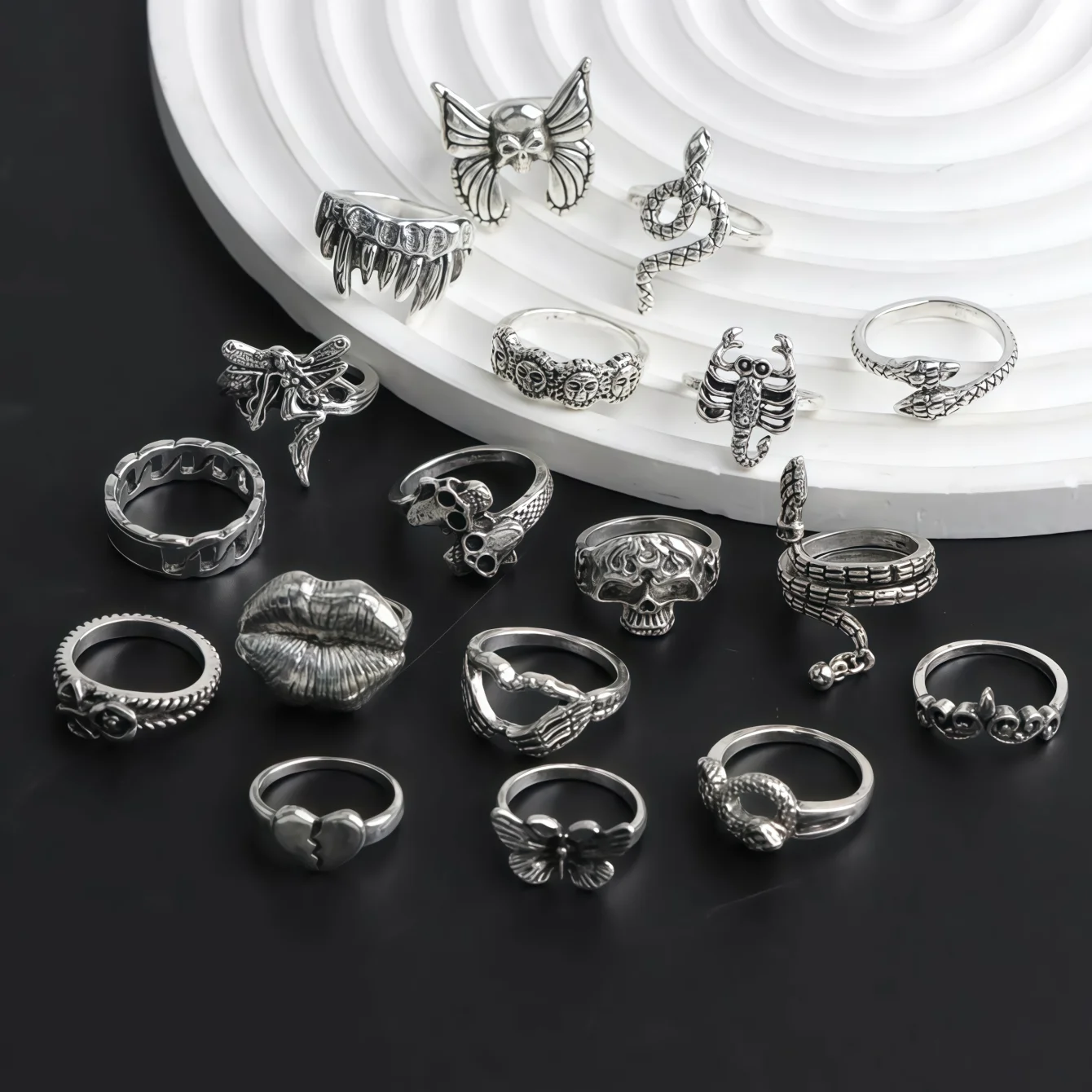 6/8/12/24/36/48/100Pieces Vintage Punk Halloween Rings Set For Women Mix Style Flowers Heart Spider Jewelry Party Gifts view 5