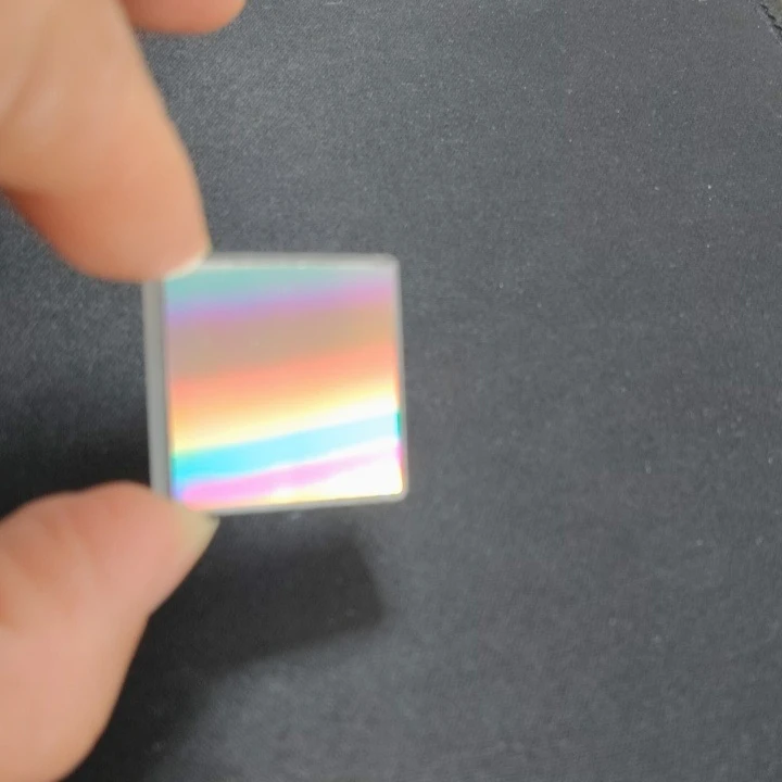 25x25x6mm K9 Optical Glass 300 Lines Plane Diffraction Grating High Precision Laser Optical Component For Light Detection