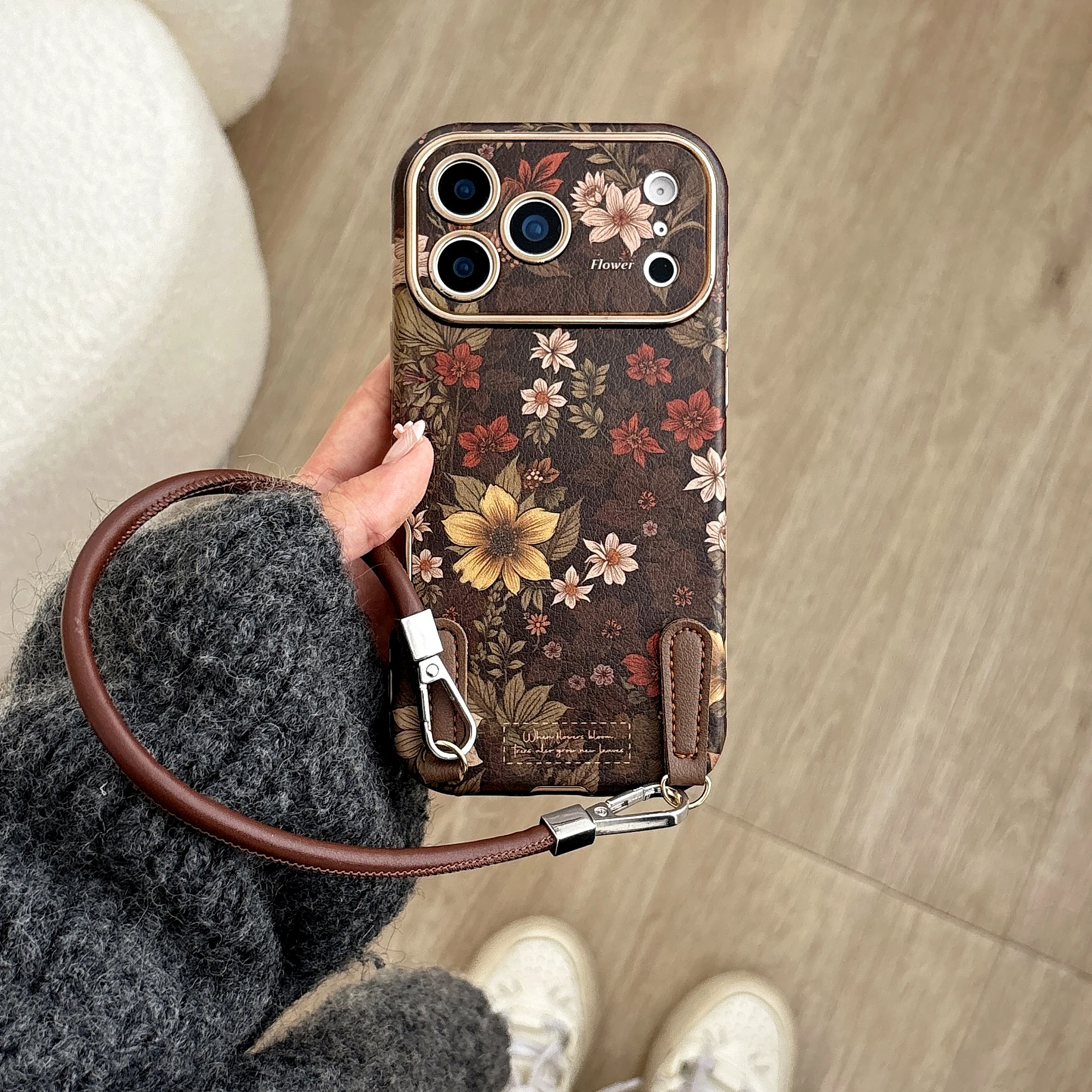 Korean Ins Full Screen Retro Vibrant Flower Leather Wrist St