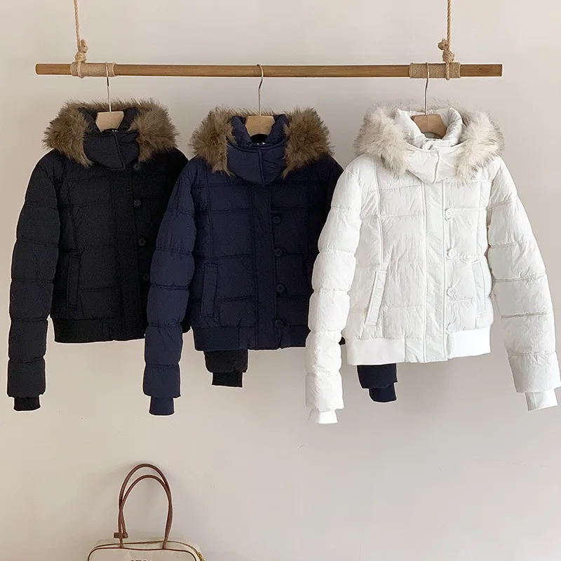 سترة نسائية بغطاء للرأس من الفرو ملابس خارجية للخريف والشتاء سميكة مبطنة بالقطن سترات قصيرة ضيقة معطف نسائي قصير منتفخ