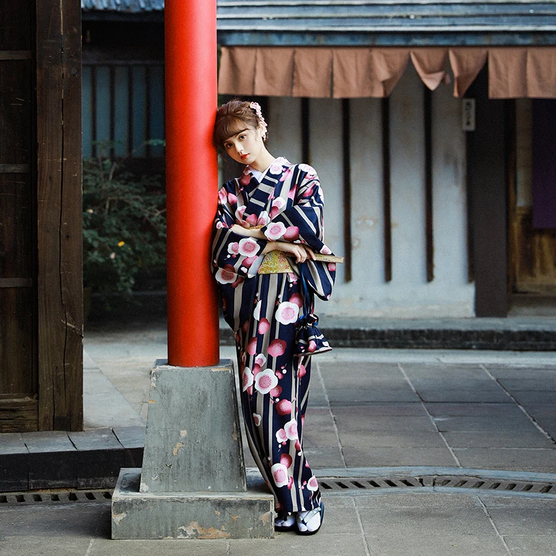 

Women's Japanese Traditional Kimono Floral Prints Summer Yukata Bathrobe Cosplay Wear Photography Clothing Performing Dress
