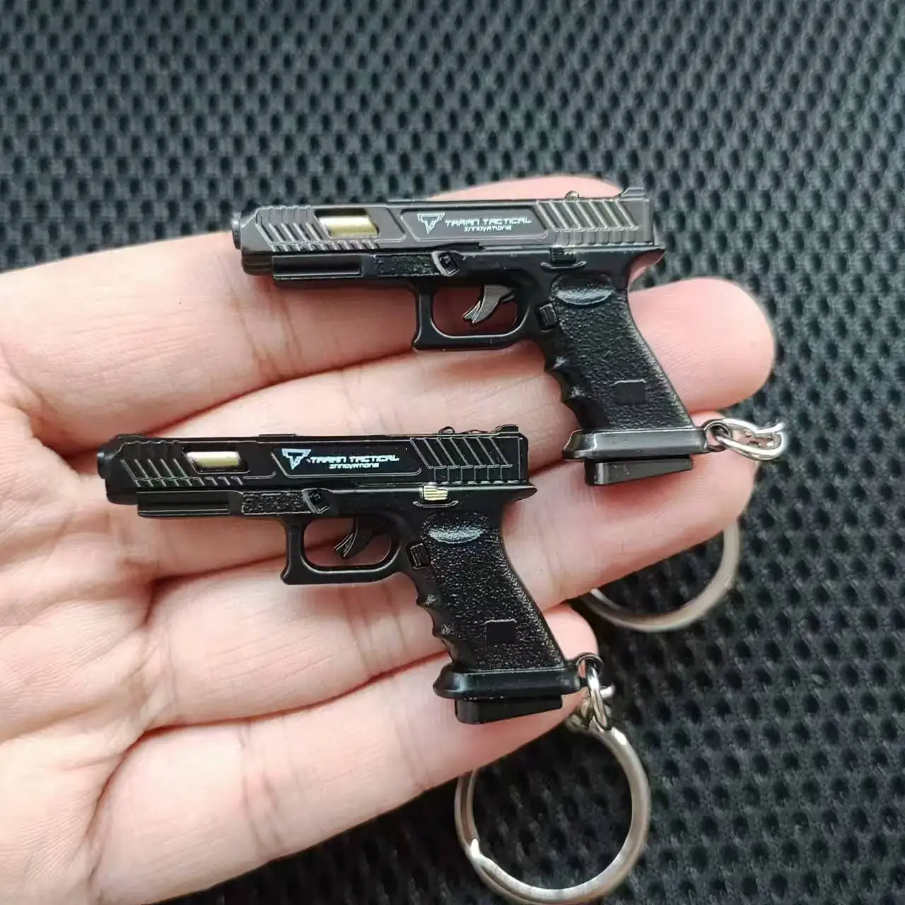 Mini QBZ95 M7 Submachine gun Alloy Rifle Model Portable Pistol Keychain Bag Toy Gun Fidget Toy for Boy Collection Adults Gift