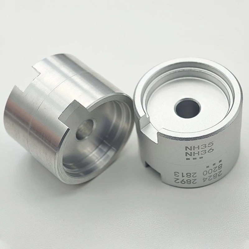 時計ムーブメントホルダーブラケットは、NH35、NH36、4R35、4R36、7S26、8215、2824、2836ムーブメント、SKX007改造ベース修理組立ツールに適合します。