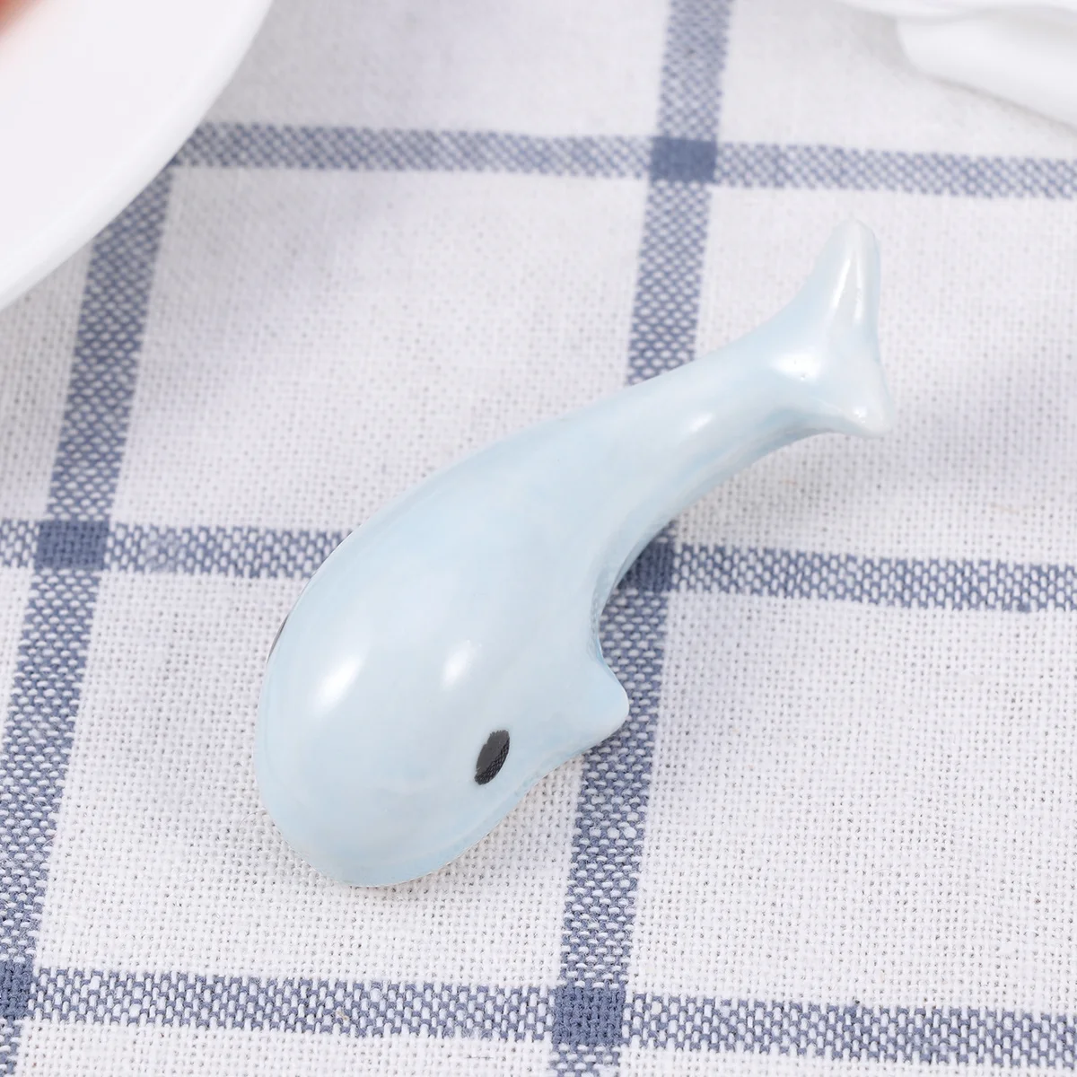 

6 шт., керамическая стойка для палочек для еды, синий дельфин, привлекательный держатель для палочек для еды, подставка для ложки, домашняя посуда, принадлежности