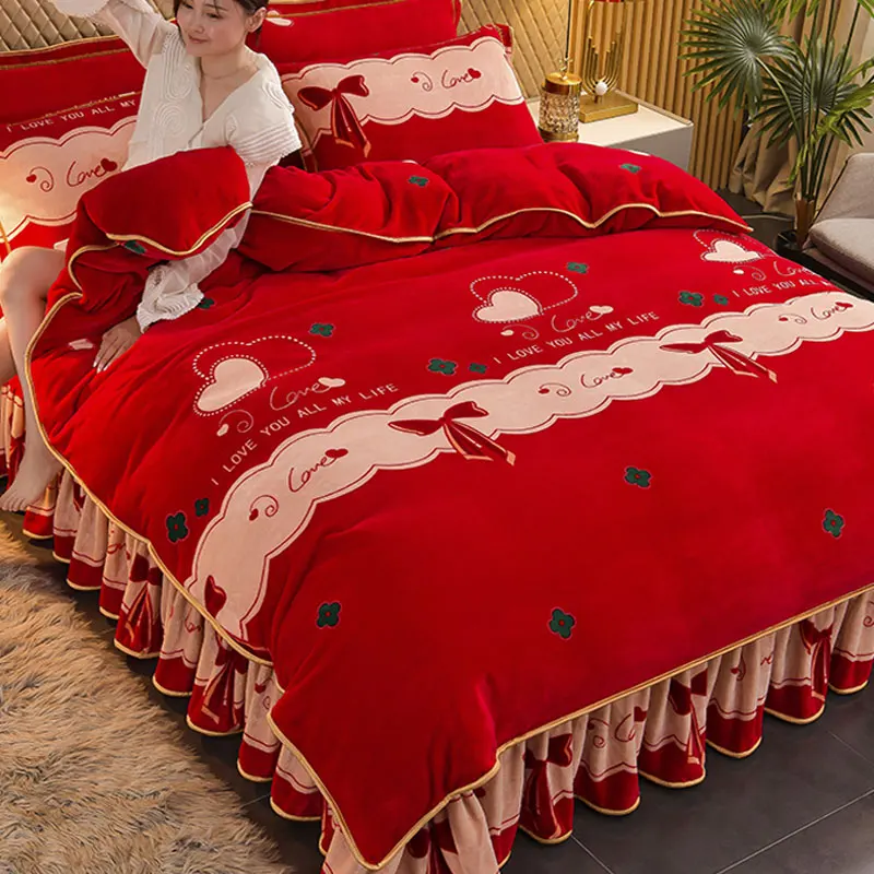 

Thiened Winter Coral Milk Velvet Комплект постельного белья Праздничное красное свадебное постельное белье Четырехсекционный бархатный пододеяльник из полиэстера F...