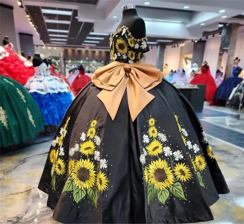 Preto quinceanera vestidos de baile fora do ombro cetim bordado doce 16 vestidos 15 anos mexicano personalizado