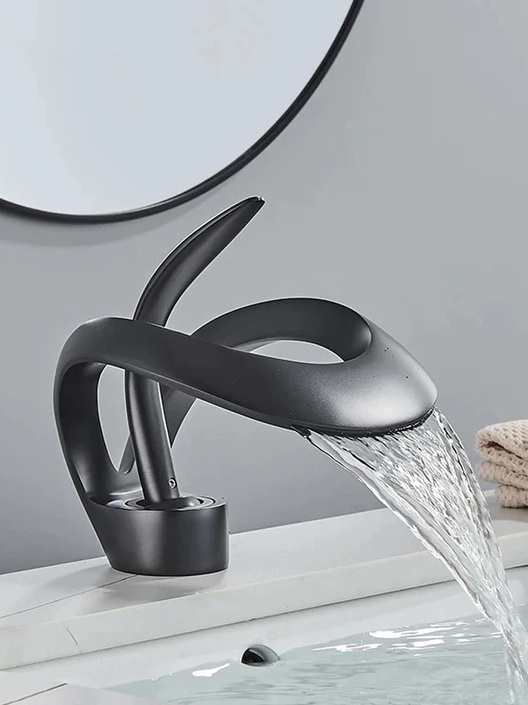 Badezimmer-Waschtischarmatur, Deckenmontiert, Einhand-Einloch-Brause, Kalt-Warm-Wassermischer