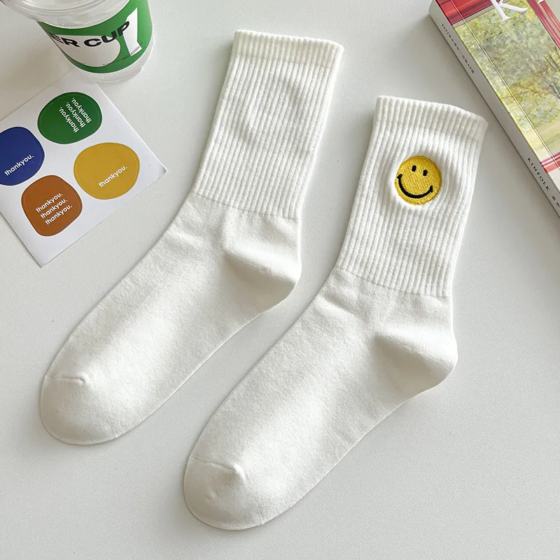 גרביים גבוהות עם פרצוף מחייך