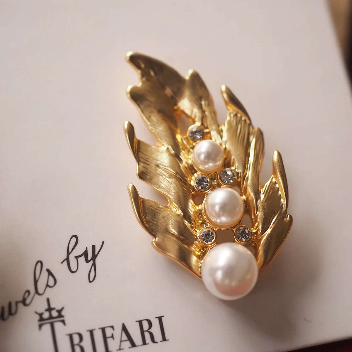 2025 New Vintage Pearl Leaf Stud Earrings - High Luster Niche Jewelry for Women