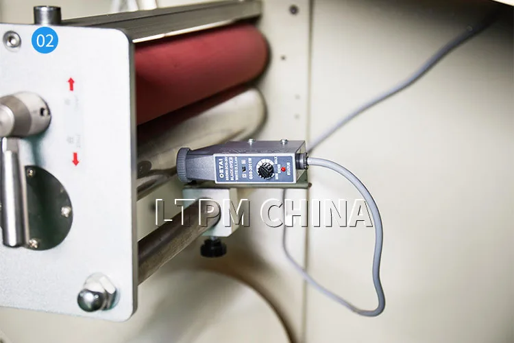 Macchina confezionatrice per cuscini avvolgenti orizzontali con servomotore automatico, sapone, pane, hamburger, cioccolato, biscotti