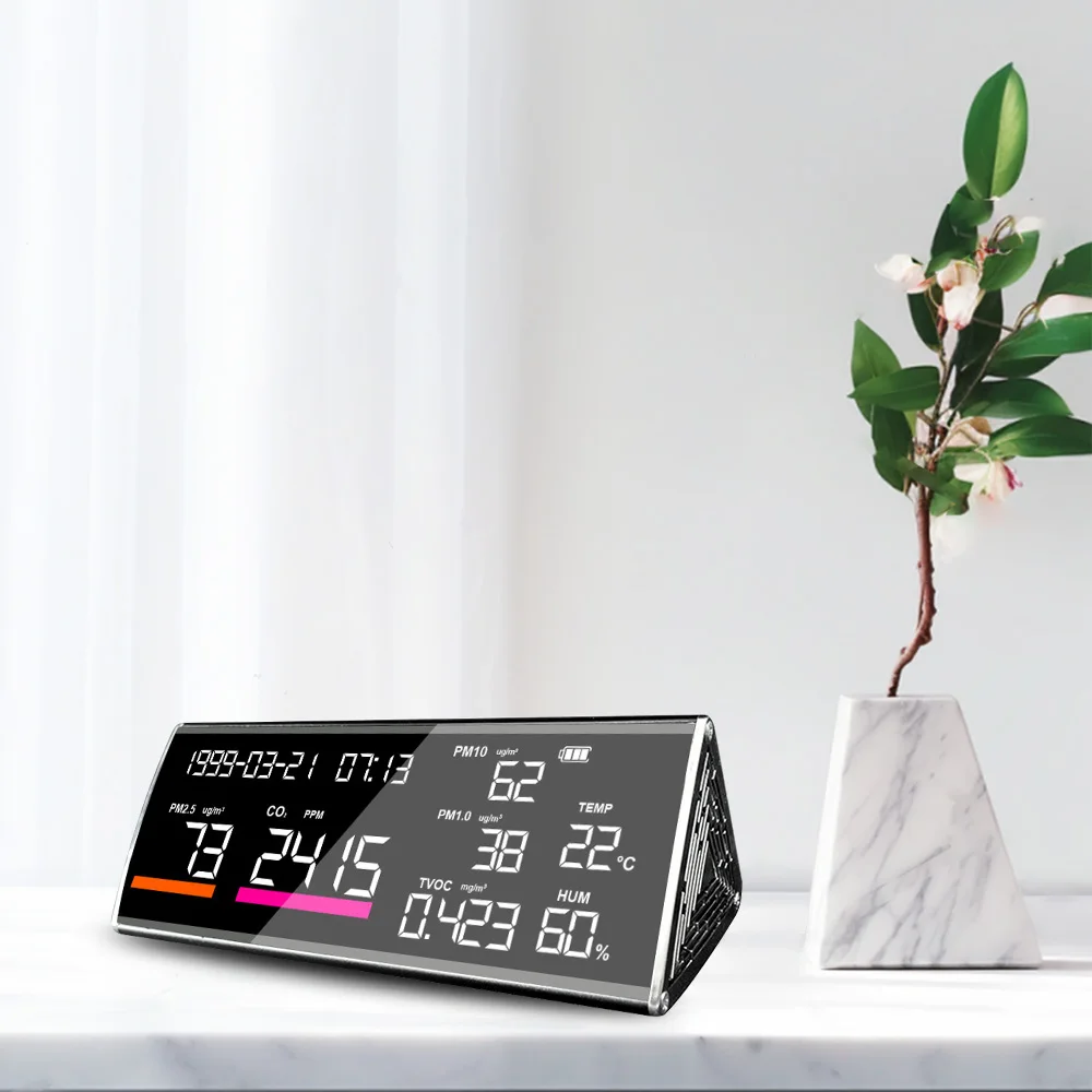 كاشف جودة الهواء CO2 PM2.5 عالي الجودة متعدد الوظائف باللون الأسود مع منفذ TVOC لدرجة الحرارة والرطوبة من النوع C ضمان لمدة سنة واحدة