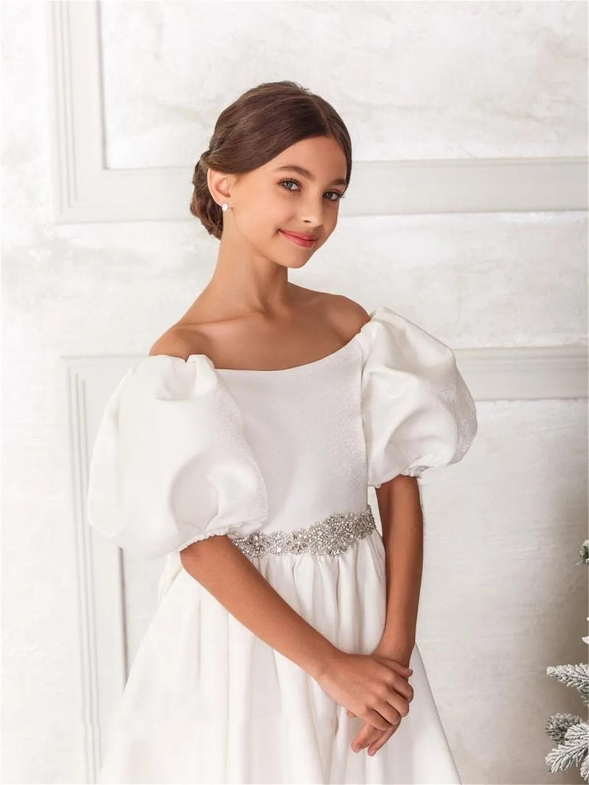 Semplice raso a-line Flower Girl Dress lunghezza del pavimento mezze maniche a lanterna con fiocco per abiti da spettacolo per feste di compleanno per bambini di nozze