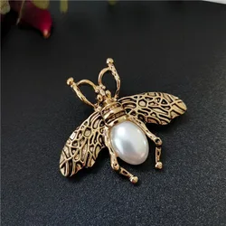 Women Men Vintage Retro Bee Brooch Pin Fashion Elegant Classic Middle Design Unisex Clothing Coat Bages