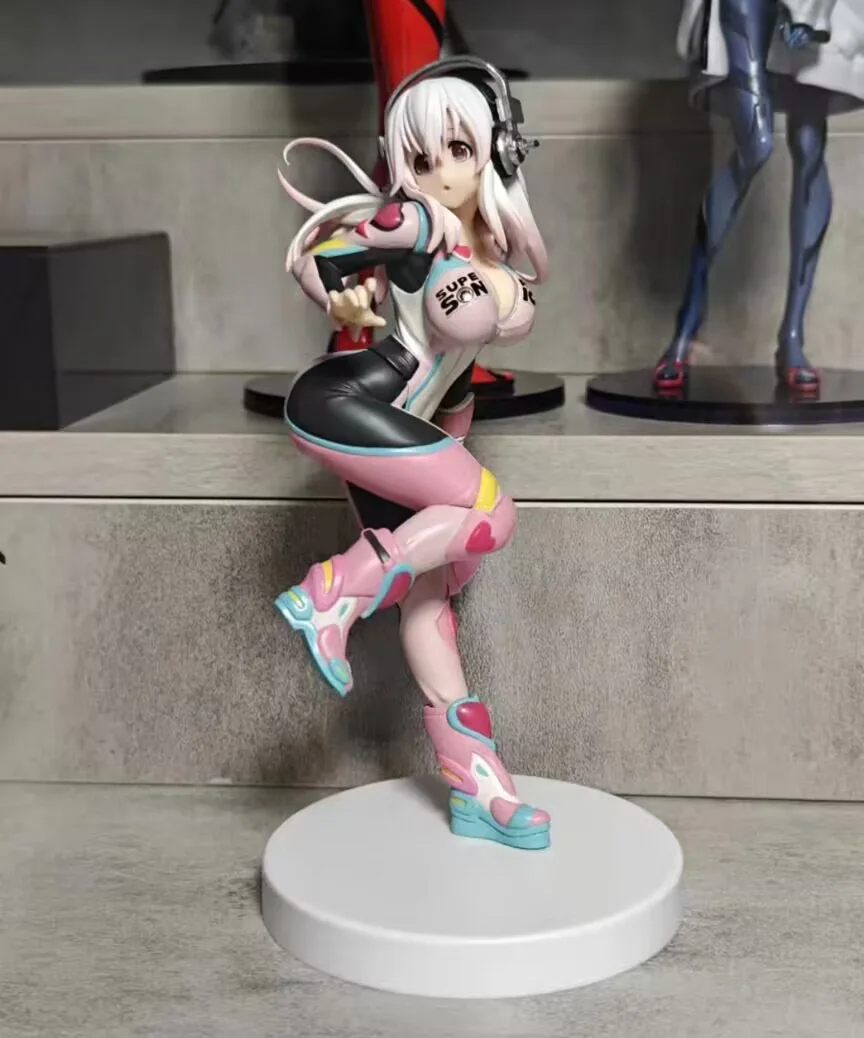 أصلية 100% بأقل سعر ترويجي شخصية الرسوم المتحركة اليابانية الأصلية سوبر سونيكو بدلة سباق شخصية الحركة الوردية #1