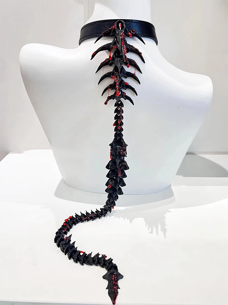 قلادة العمود الفقري التنين الفضي على الطراز القوطي الداكن هي تصميم متخصص لإكسسوارات مجوهرات الكرنفال للرجال والنساء