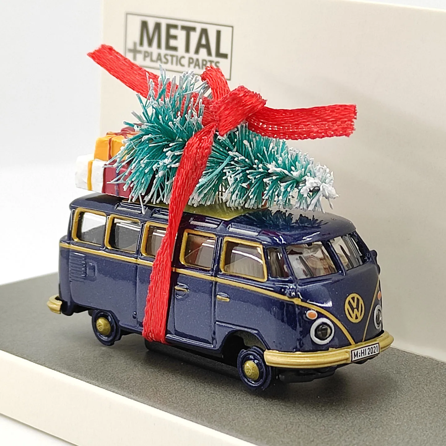 Diecast SCHUCO escala 1:87 VW T1 Samba Bus Navidad decorado modelo de coche de aleación