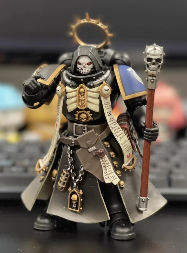 

In Stock 1/18 JOYTOY Warhammer 40k Ultramarines Primaris Chaplain Brother Varus Action Figure Joint Movable Doll Men Toy Gift