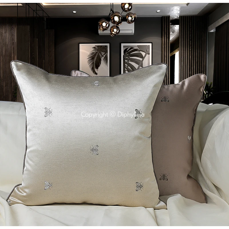 Diphylleia Little Buzzing Bees Jacquard Throw Pillow Case Elegant Beige Modern European Style Cushion Covers For Sofa Couch Bed