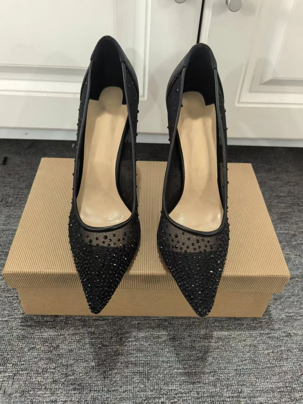 

Новинка весны 202, женские туфли на высоком каблуке с острым носком, сетчатые туфли на шпильке со стразами, дышащие удобные пикантные черные женские туфли на одной платформе