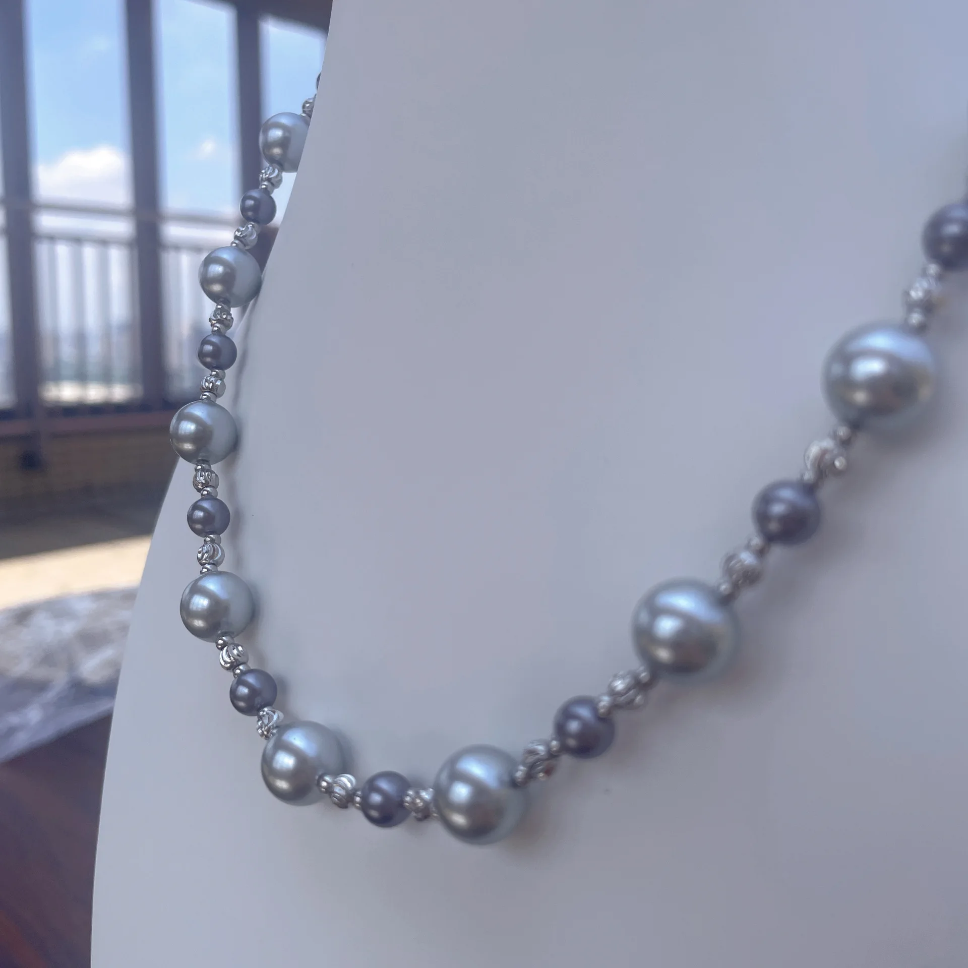 French Chic Graduated Faux Pearl Choker, 4-8mm High-Luster Simulated Pearls, Minimalist Vintage Collarbone Necklace for Her Gift