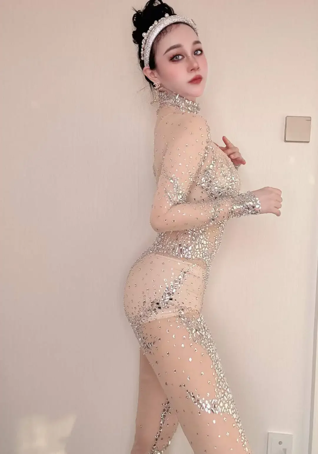 Mono Sexy desnudo con diamantes de imitación brillantes para mujer, trajes para discoteca, traje de cuerpo estrellado, trajes de escenario para cantante y fiesta, 2025