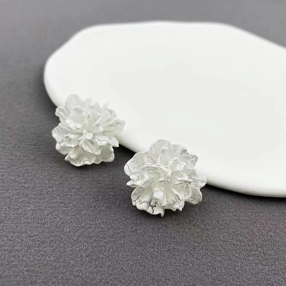 New Big White Flowers Stud Earrings for Women Personality Fashion Unique Design Brincos Wedding Jewelry Wholesale Birthday Gift