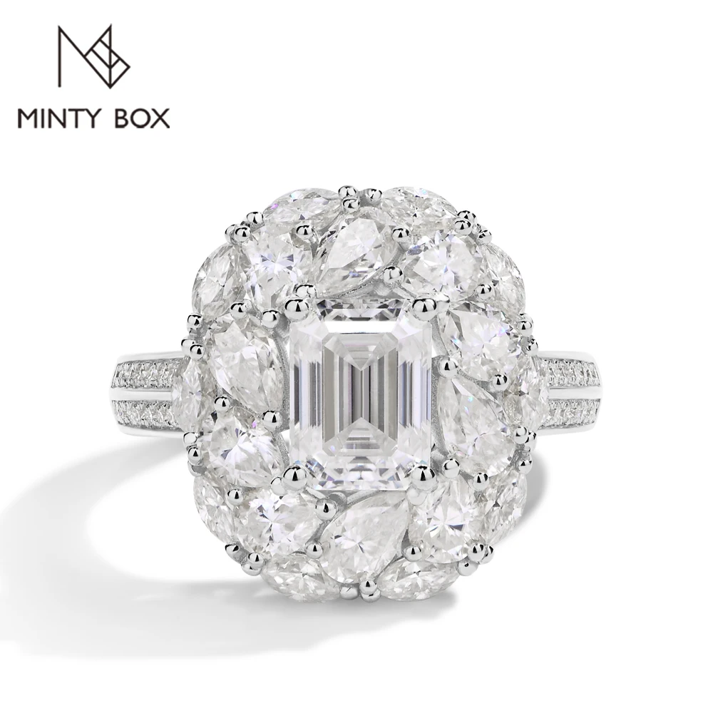 

MINTYBOX 2.0ct Flower Design Halo Emerald Cut Engagement Ring Lab Diamond S925 Silver Moissanite Rings For Women 18K Gold Plated