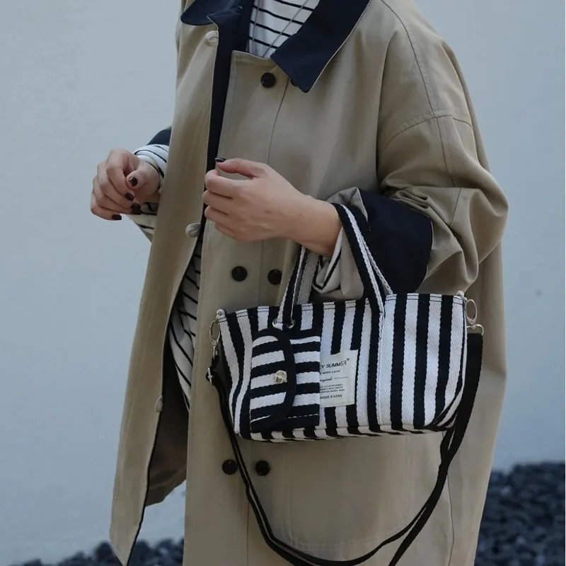 

2025 New Hot-selling Color Matching Striped Small Bag Girls Popular Versatile Messenger Bag Casual Small Fresh Tote
