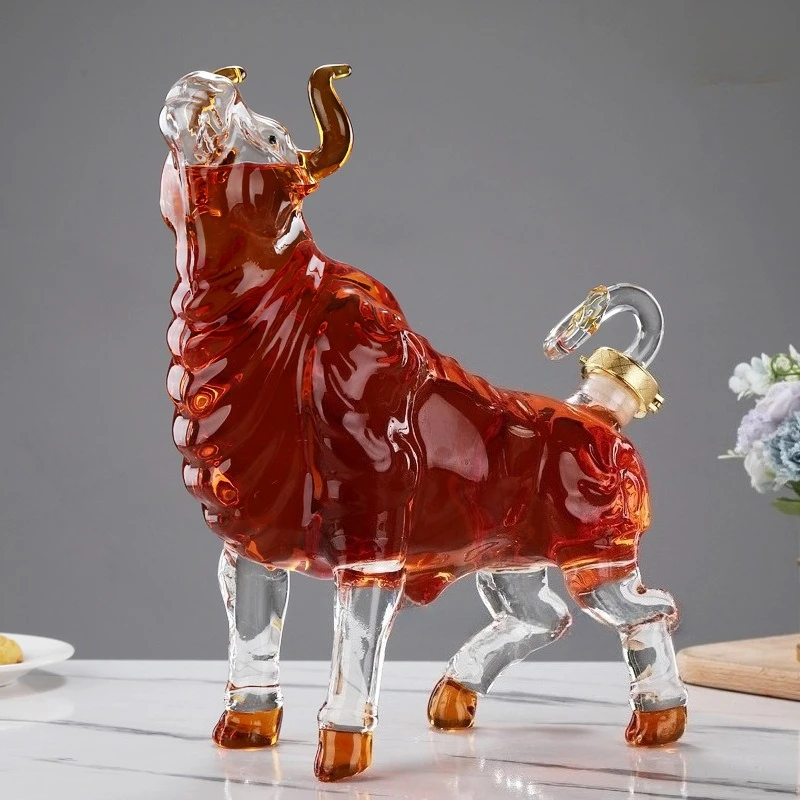 Wealth Ox Bull Shaped Whiskey Decanter Transparent Glass Bottle Home Bar Decoration Perfect Gift for Father Festival Ornament