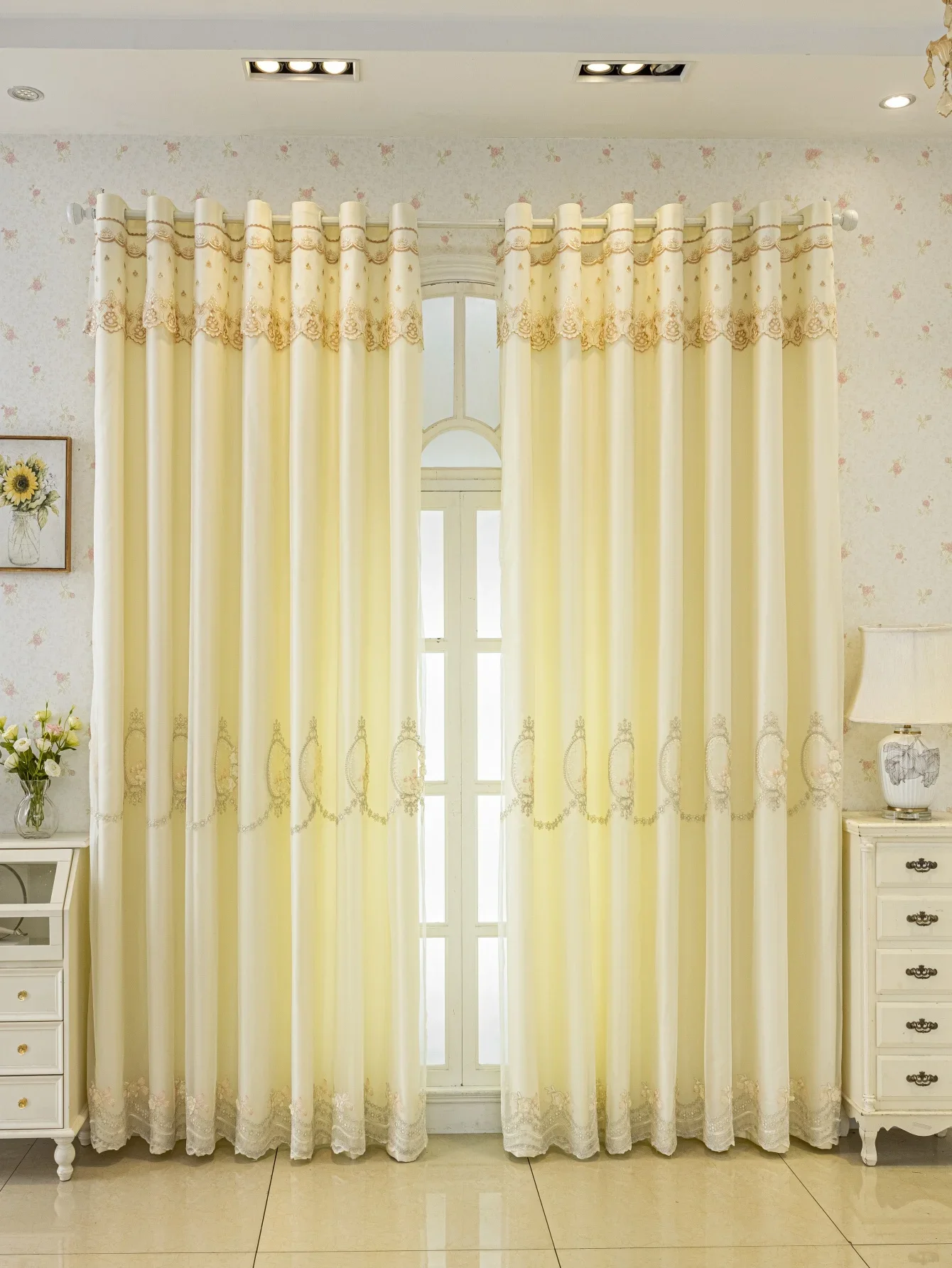 

Modern simple beaded American embroidery blackout dust insulation curtain
